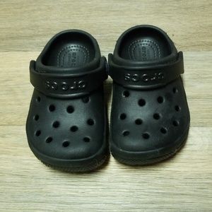 Black crocs